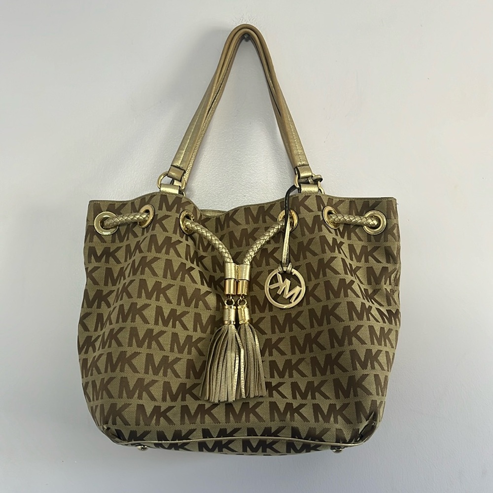 Michael Kohrs Shoulder Bag with wallet.